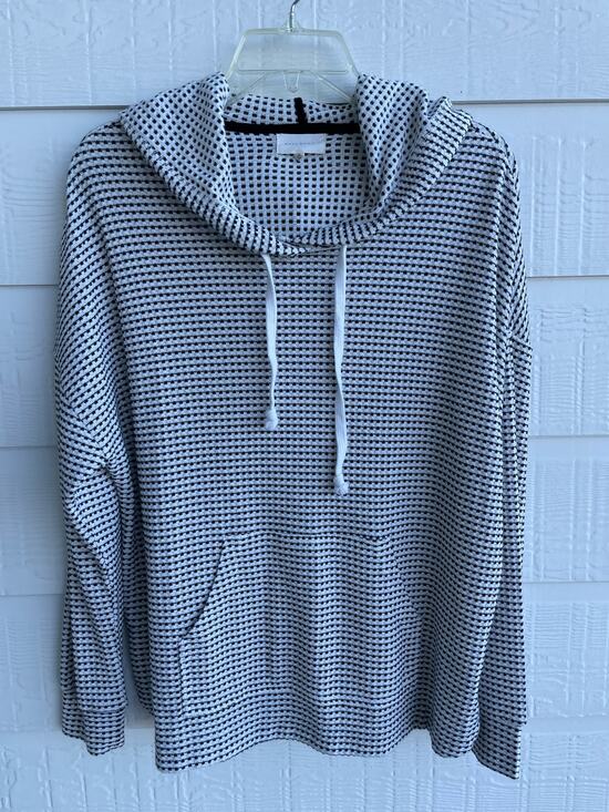 MELLODAY Tops - Black and White MELLODAY hoodie Medium